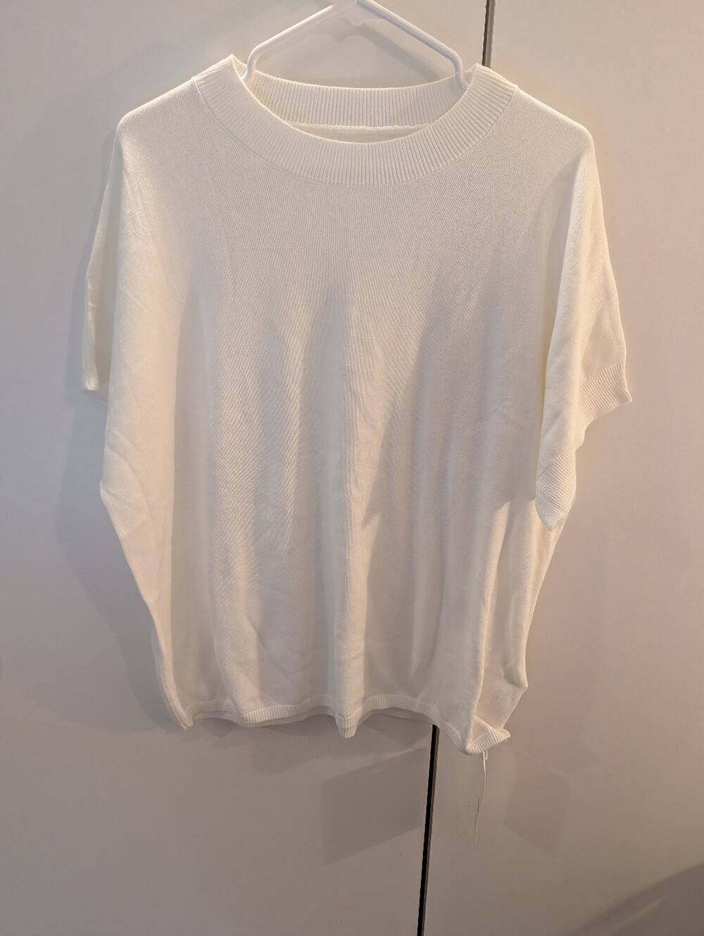 Saodimallsu Women's Medium White Short-Sleeve Knit Top